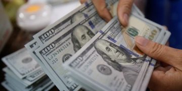 پیش بینی قیمت دلار/ رئیس جدید چگونه بازار را کنترل می‌کند؟