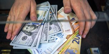 برنده اختلاف قیمت دلار نیما و فردوسی/ دلار تا کجا می‌ریزد؟