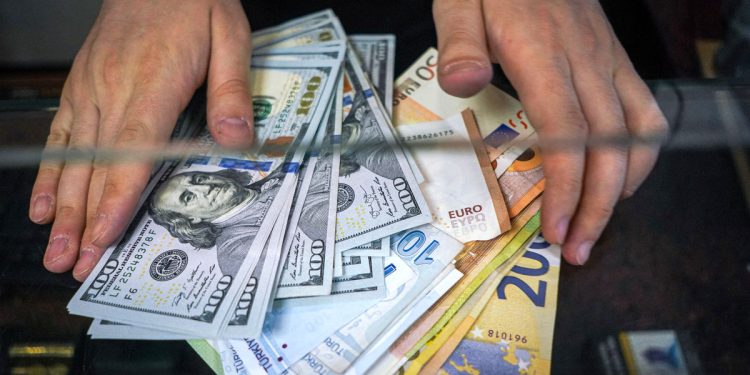 برنده اختلاف قیمت دلار نیما و فردوسی/ دلار تا کجا میریزد؟