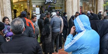 موانع نزول در بازار دلار