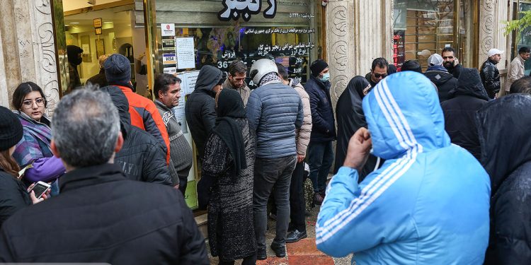 موانع نزول در بازار دلار