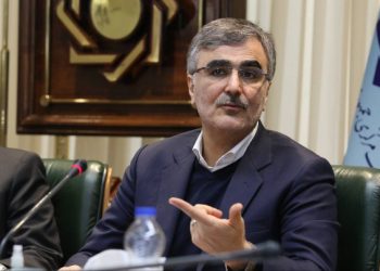 فرزین: تثبیت بازار ارز را دنبال می‌کنیم