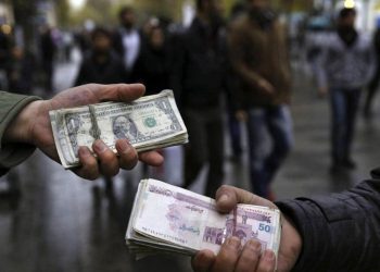 زمستانِ سخت در بازار دلار و سکه /معامله گران محتاط شدند