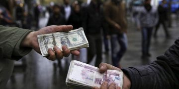 زمستانِ سخت در بازار دلار و سکه /معامله گران محتاط شدند