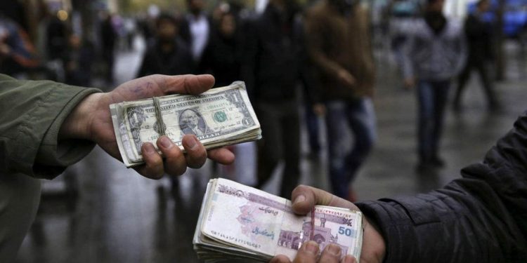 زمستانِ سخت در بازار دلار و سکه /معامله گران محتاط شدند