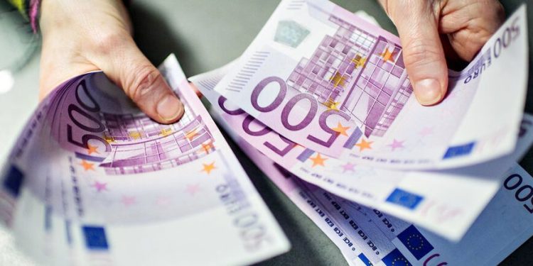 آغاز فروش ارز دولتی + شرایط خرید