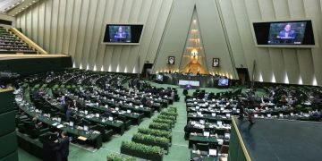 افزایش سقف معافیت مالیاتی کارمندان به ۱۰ میلیون تومان / نرخ مالیات بر مجموع درآمد در سال ۱۴۰۲ تعیین شد