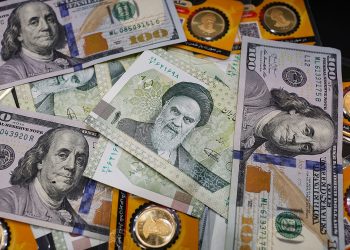 صف خرید ارز و سکه در برابر صف فروش بورس