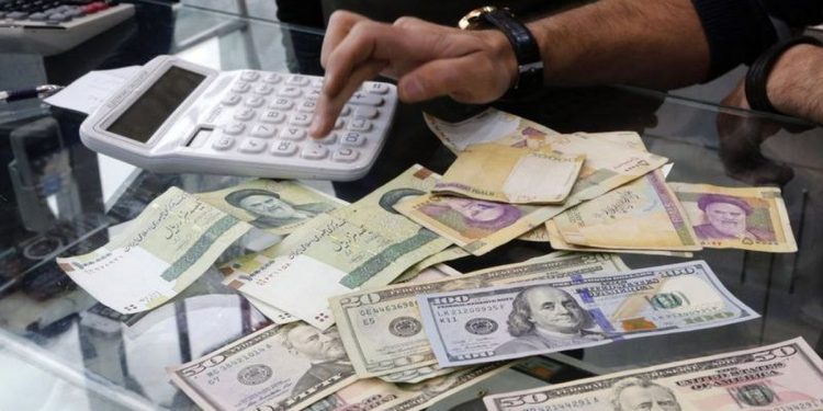 مروری بر بحران های ارزی ۳۰ سال اخیر ایران / چند بحران دیگر لازم است تا از اشتباهات درس بگیریم؟