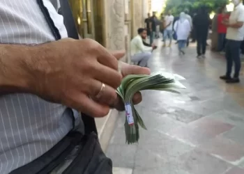 ۴ پیش‌ بینی از آینده قیمت دلار/ آیا دلار کانال عوض‌ می‌کند؟