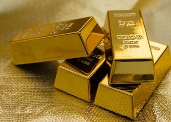 طلای جهانی از ادامه پرواز بازماند و دلار پرید