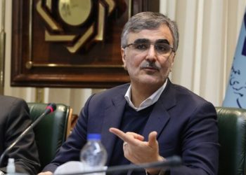 زیر و بم ماجرای ارز از زبان فرزین/ نرخ دلار آزاد را قبول نداریم