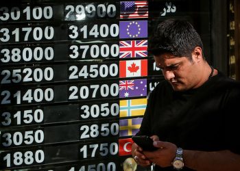 جای خالی میانجی در بازار ارز / مقاومت سرسخت درهم