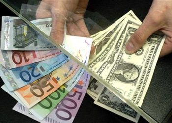 اثر سقوط لیر بر دلار تهران/ سایه طالبان به بورس می‌رسد؟