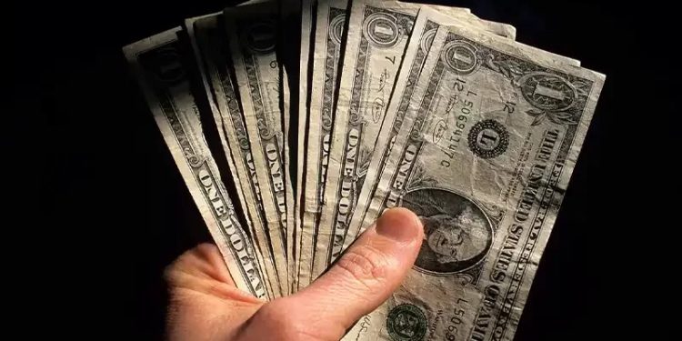 پیش بینی قیمت دلار ۱ تیر ۱۴۰۲ / حرارت تابستان، یخ دلار را آب میکند؟