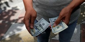 پیش بینی قیمت دلار 12 تیر 1402 / مرز حساس دلار شکست