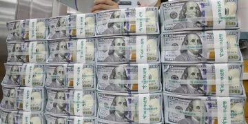 قیمت دلار ۲۳ مرداد ۱۴۰۲/ شایعه جدید ۲۳ میلیارد دلاری، بازار را کاهشی می‌کند؟