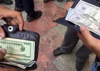 قیمت دلار 30 مهر 1402 / بازار ارز در مشت بازارساز!