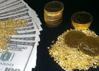 پیش بینی هولناک از قیمت دلار و سکه با ادامه تورم ۴۰ درصدی