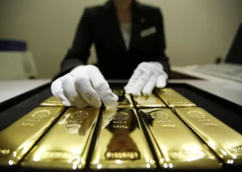 طلای جهانی در قله ماند