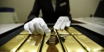 طلای جهانی در قله ماند