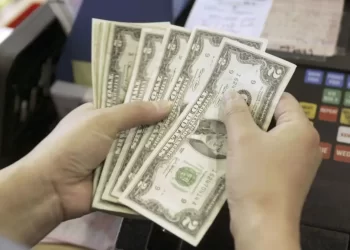 چرا دلار در کانال ۵۹ هزار تومانی گیر کرده است؟