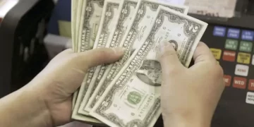 چرا دلار در کانال ۵۹ هزار تومانی گیر کرده است؟