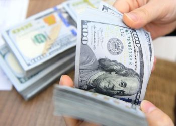 ترس بازار ریخت/ دلارفروشان از دلار ۶۰ هزار تومانی می گویند