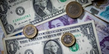 برگشت قیمت دلار در نقطه تکنیکال؛ اخبار چه می‌گویند؟