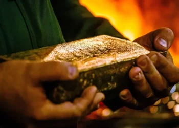 پیش بینی قیمت طلای جهانی / نوسان اونس جهانی میان تردید و امید سرمایه‌گذاران طلا