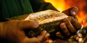 پیش بینی قیمت طلای جهانی / نوسان اونس جهانی میان تردید و امید سرمایه‌گذاران طلا