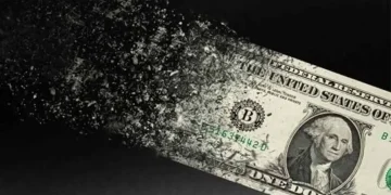 سقوط ارزش دلار در پی سیاست‌های ترامپ/ بحران بعدی دلار در راه است؟