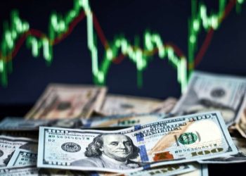 پیش بینی قیمت دلار در یک ماه آینده / کف قیمت دلار کانال ۱۳۰ هزار تومان است