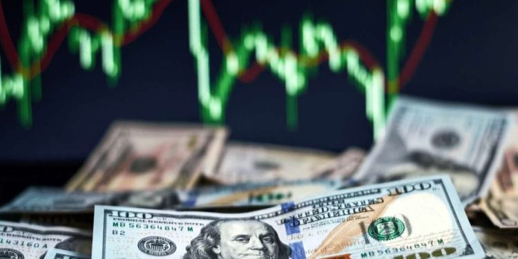 پیش بینی قیمت دلار در یک ماه آینده / کف قیمت دلار کانال ۱۳۰ هزار تومان است