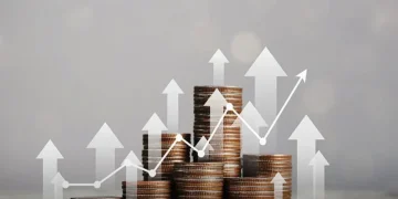 حجم نقدینگی در 9 سال 10 برابر شد! / چگونه بازارهای دارایی و سرمایه‌ای داغ شدند؟