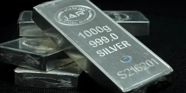پیش بینی قیمت نقره / اگر جنگ شود، نقره نمیتواند نقش پناهگاه امن سرمایه را ایفا کند