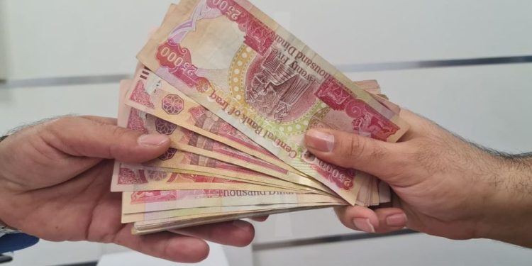 الزام بانکها و صرافی ها به خرید دینار باقیمانده زائران اربعین