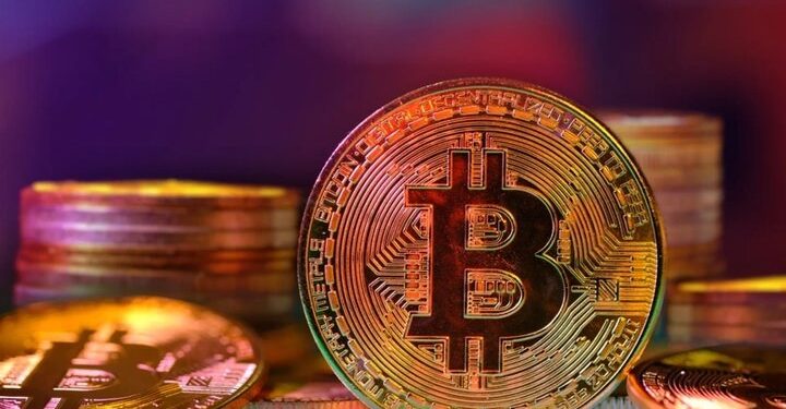 بیت‌کوین طاقت نیاورد و دوباره سقوط کرد
