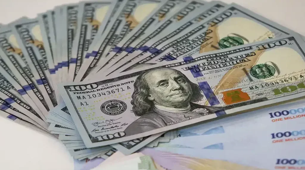 با تداوم شرایط فعلی، قیمت دلار تا آبان ۲۷۰ هزار تومان می‌شود