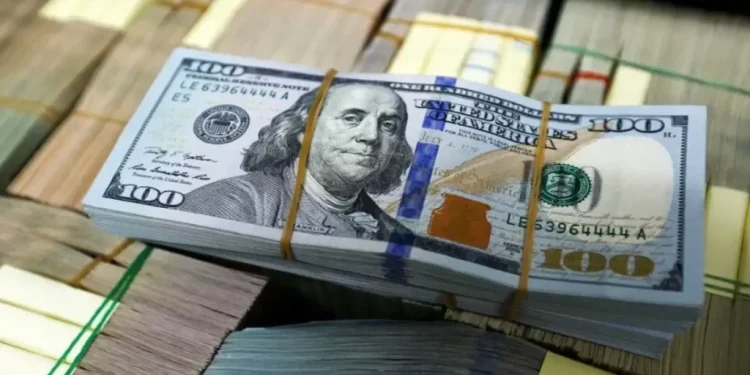 تداوم فروش نفت، می‌تواند قیمت دلار را تا پایان سال به ۲۵۰ هزار تومان برساند