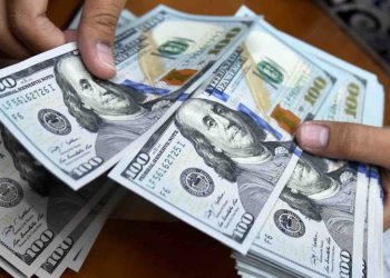 فروش ۱۰ هزار دلاری ارز در بانک‌ها ادامه دارد